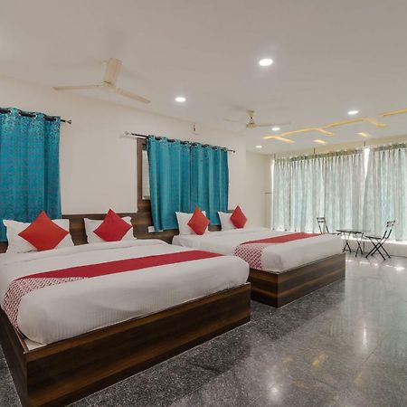 Neema Residency Hotel Анантапур Екстериор снимка