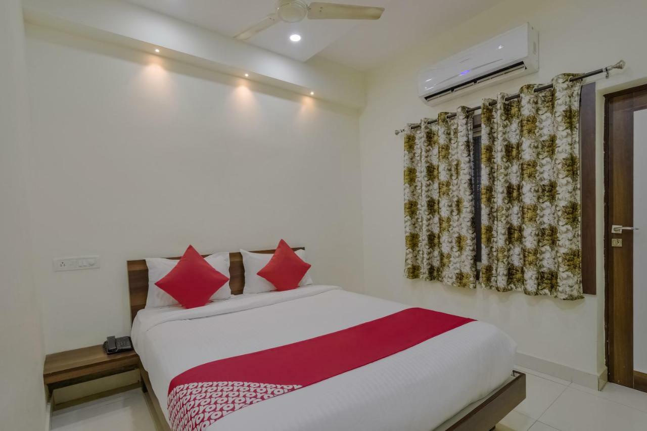 Neema Residency Hotel Анантапур Екстериор снимка