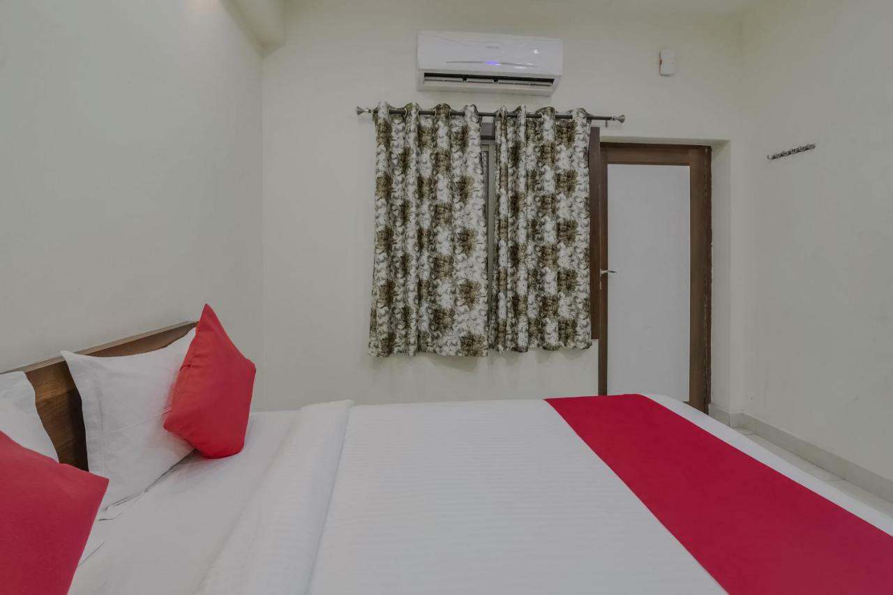 Neema Residency Hotel Анантапур Екстериор снимка