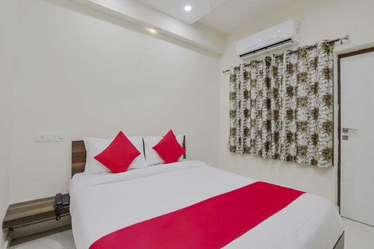Neema Residency Hotel Анантапур Екстериор снимка